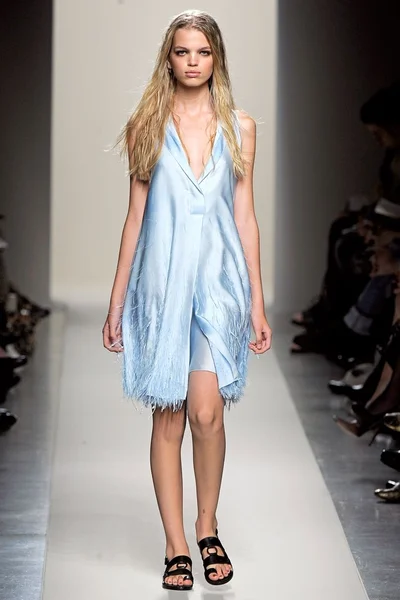 Look 17